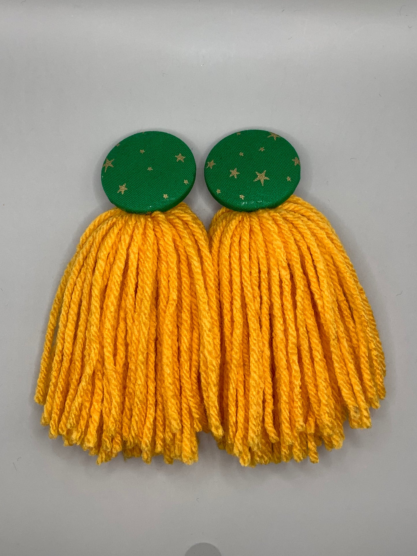 Green Button w/Gold Stars and Gold Yarn